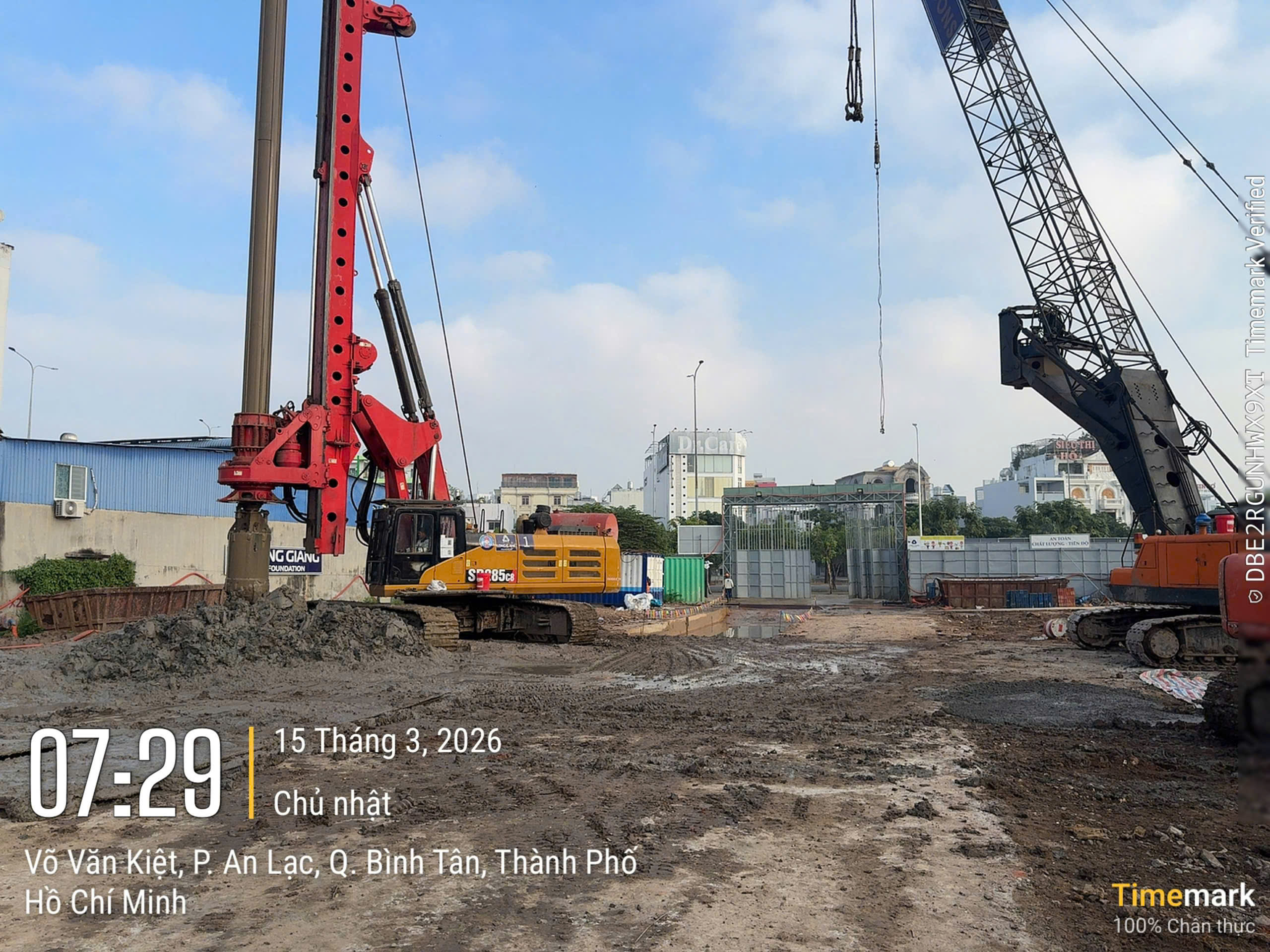 Tiến độ 15/03/2026 — Máy ép cọc tại mặt tiền Võ Văn Kiệt